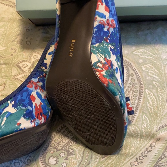 Apt 9 Print Fabric Bow Pumps - Picture 7 of 7